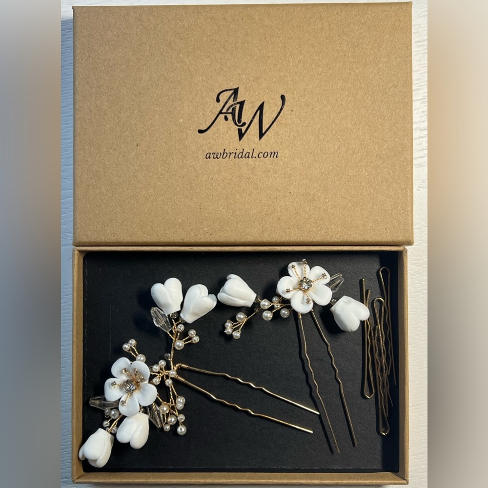 Bridal hair pins in cream and gold. Free floral hair comb included